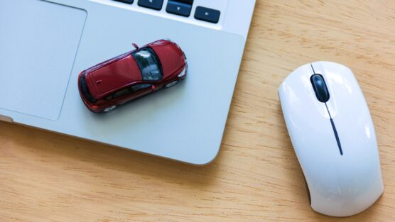 Dicas para comprar carros pela internet e conseguir o melhor negócio